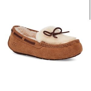 UGG Fluffy Dakota Moccassin